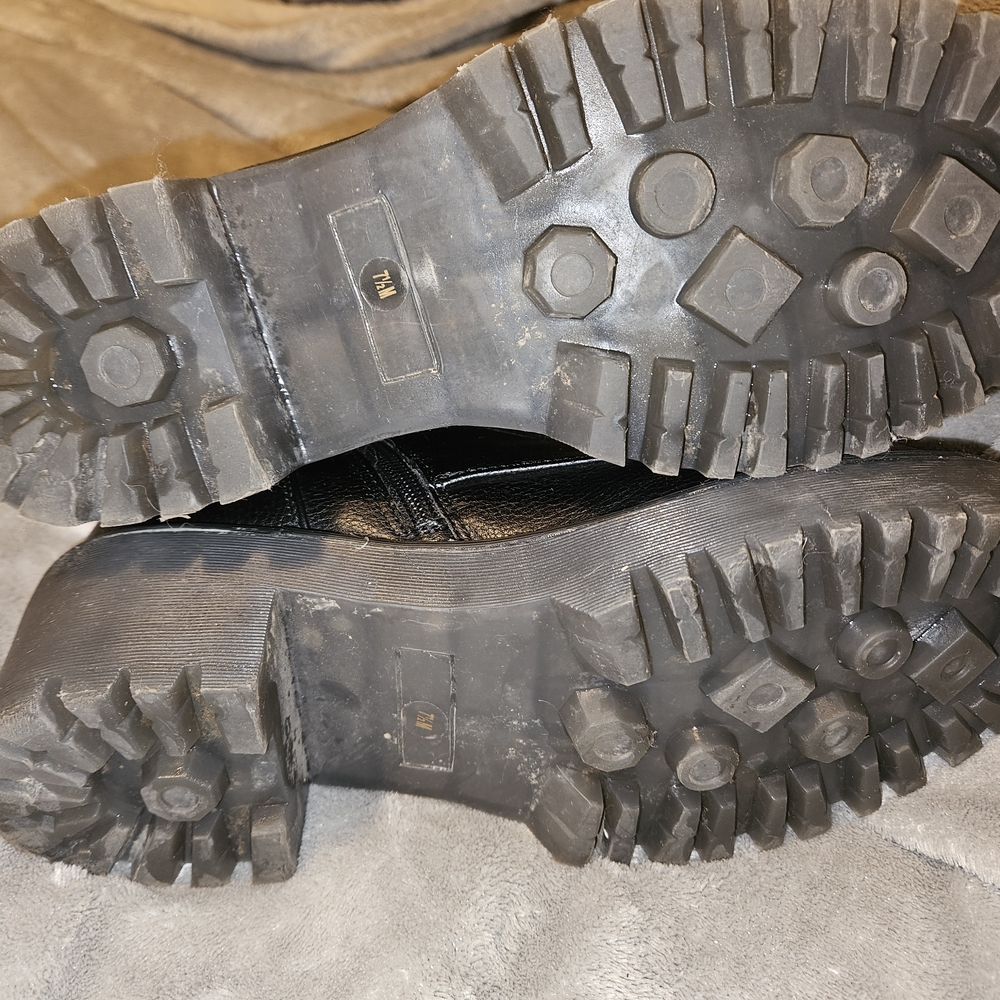 Stylish Black Combat Boots for Women - Picture 5 of 5